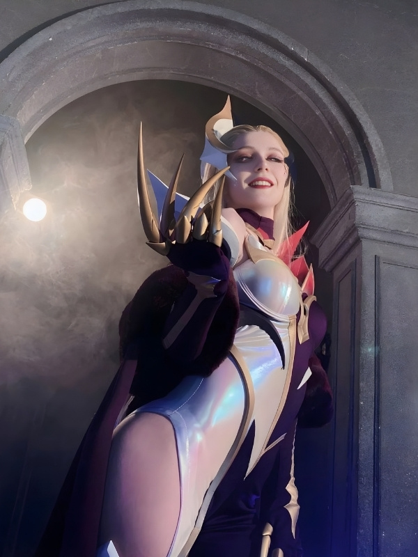 Cosplay Evelynn Hội Phù Thủy sexy