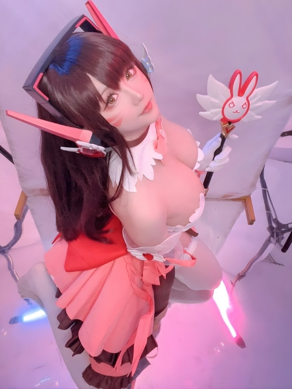 D.VA cosplay khiêu dâm