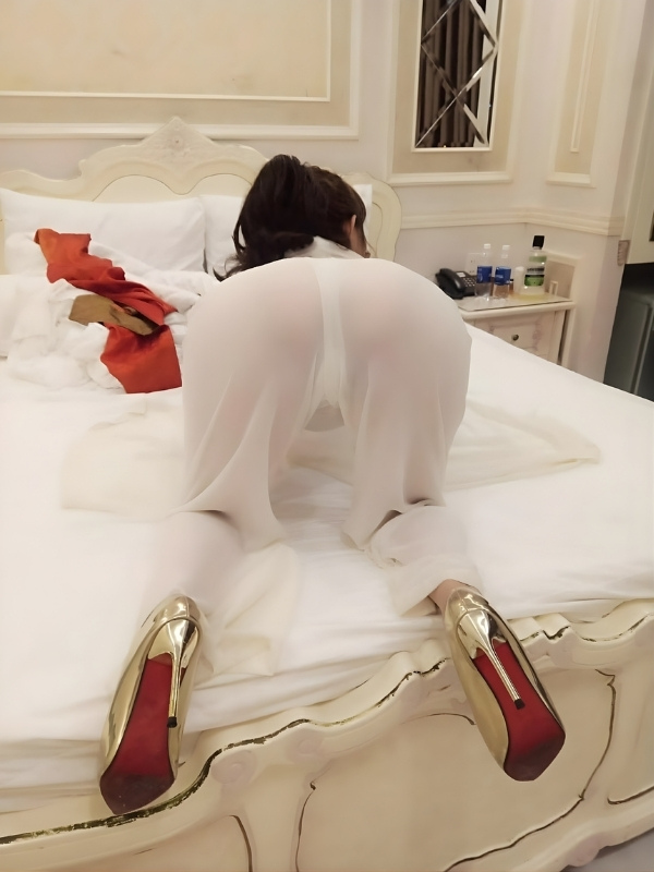 áo dài Việt Nam mông to