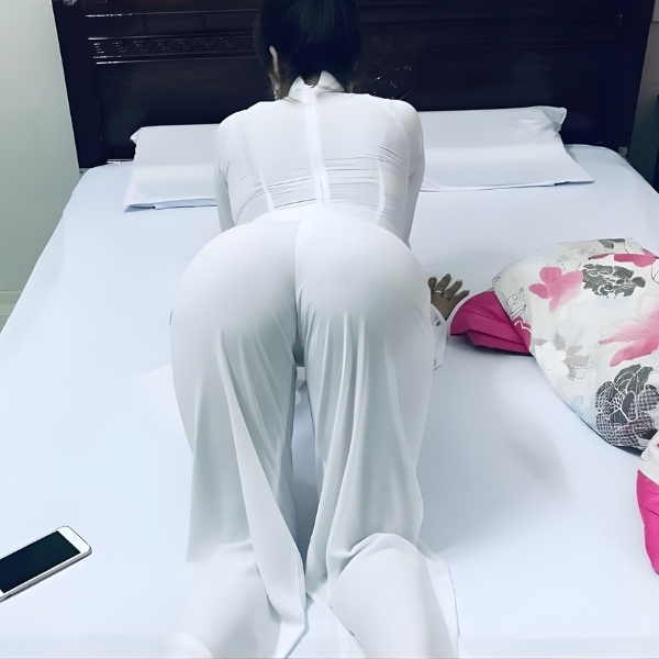 áo dài mông to gợi dục