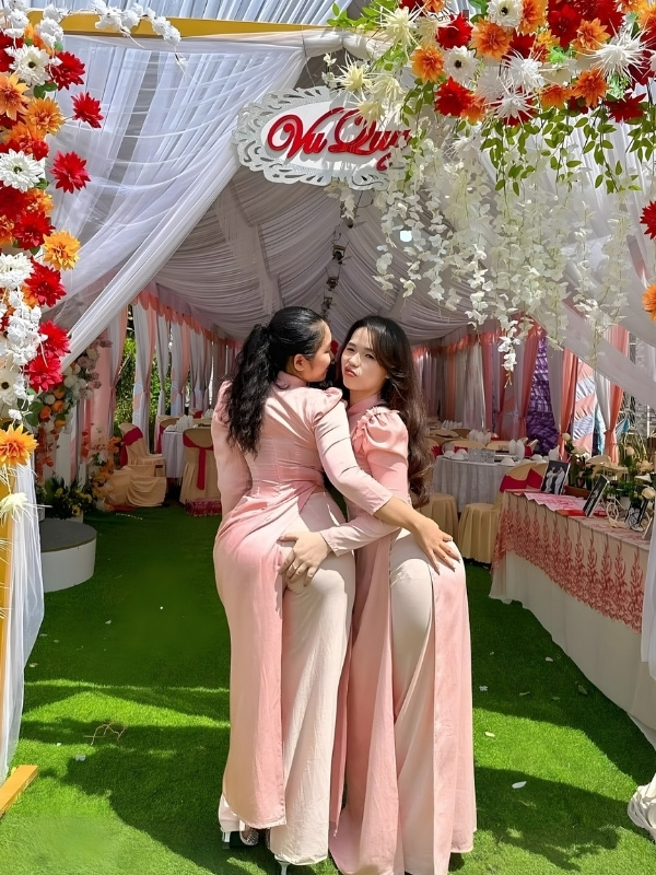 áo dài nữ sinh tự sướng