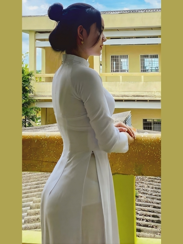 áo dài trắng nữ sinh lộ
