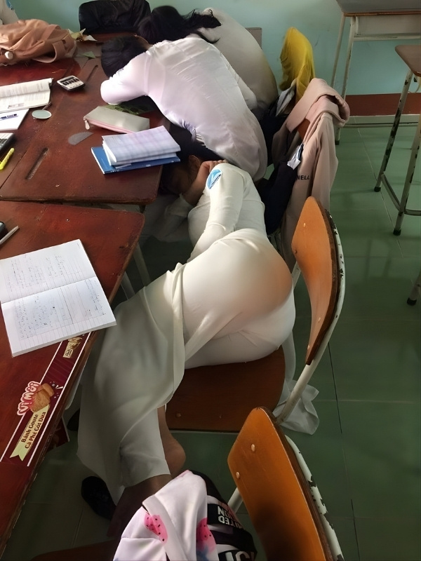 chụp lén áo dài nữ sinh gợi cảm