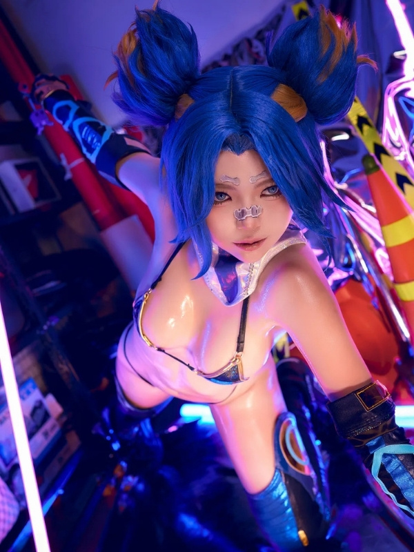 cosplay neon valorant 2025
