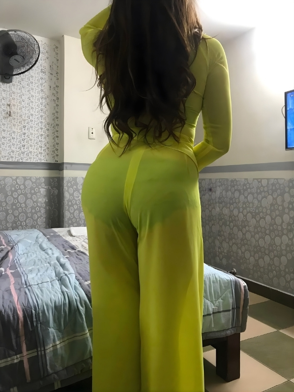 gái áo dài mông to