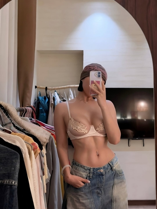 gái xinh cởi áo bra