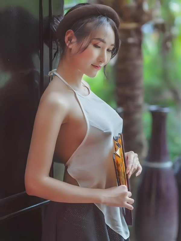 lộ núm áo yếm thả rông