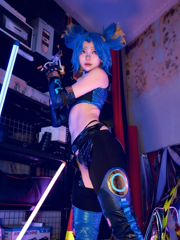 neon valorant cosplay vn